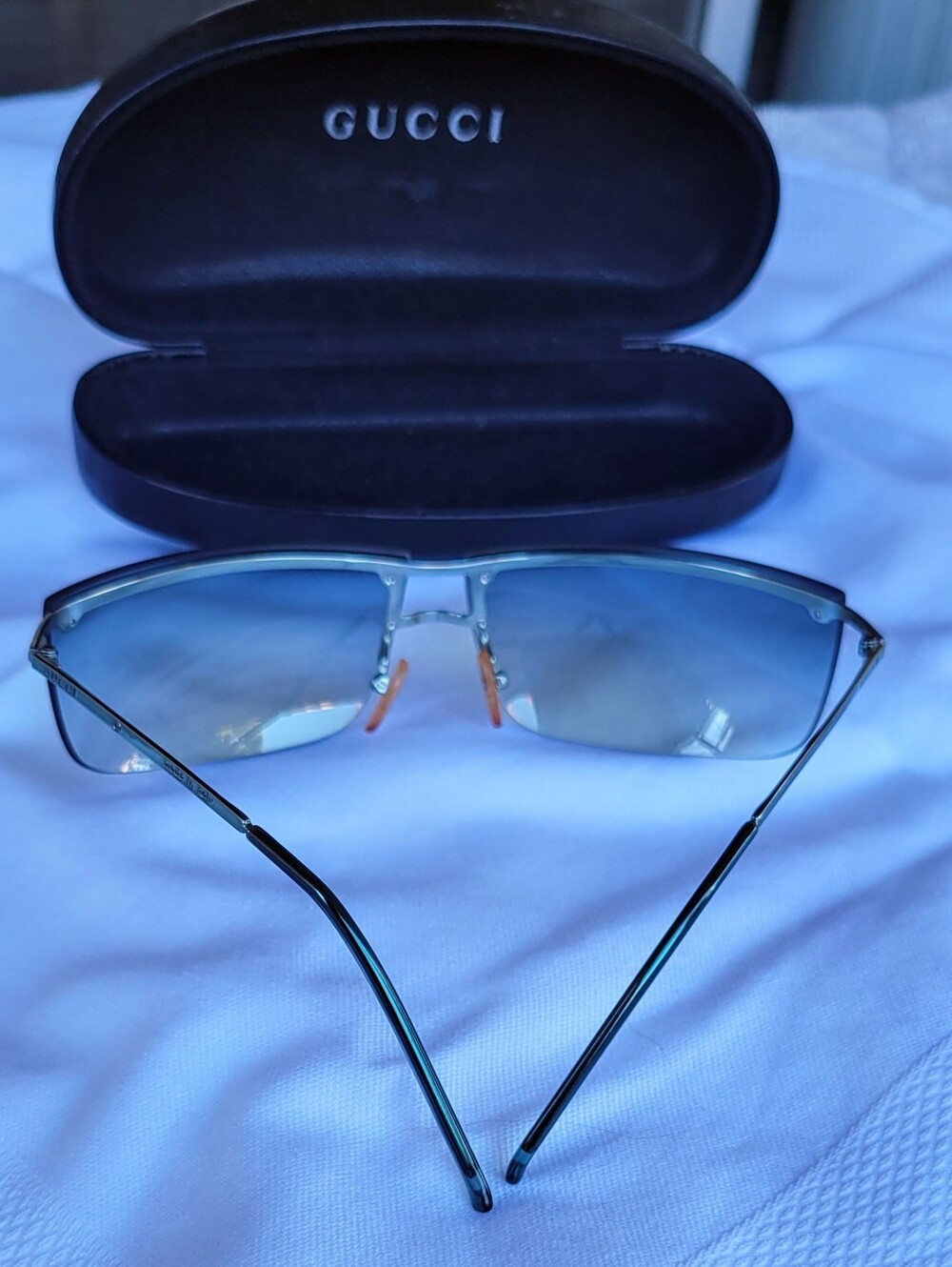 Gucci Men’s Blue Gradient Rimless Sunglasses